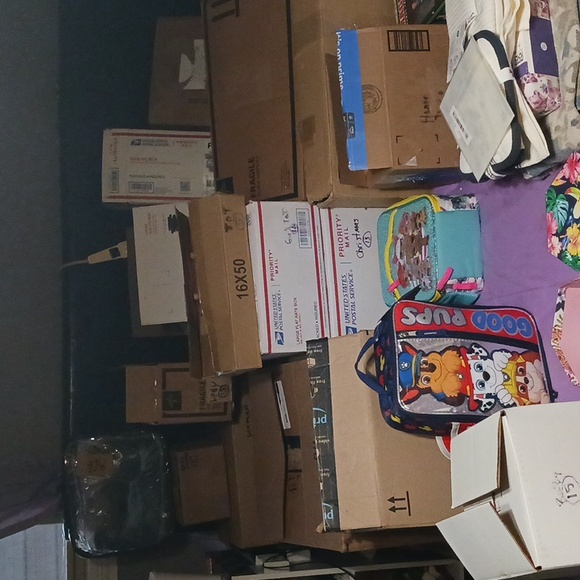 Boxes Filled With Many Items - Picture 1 of 1